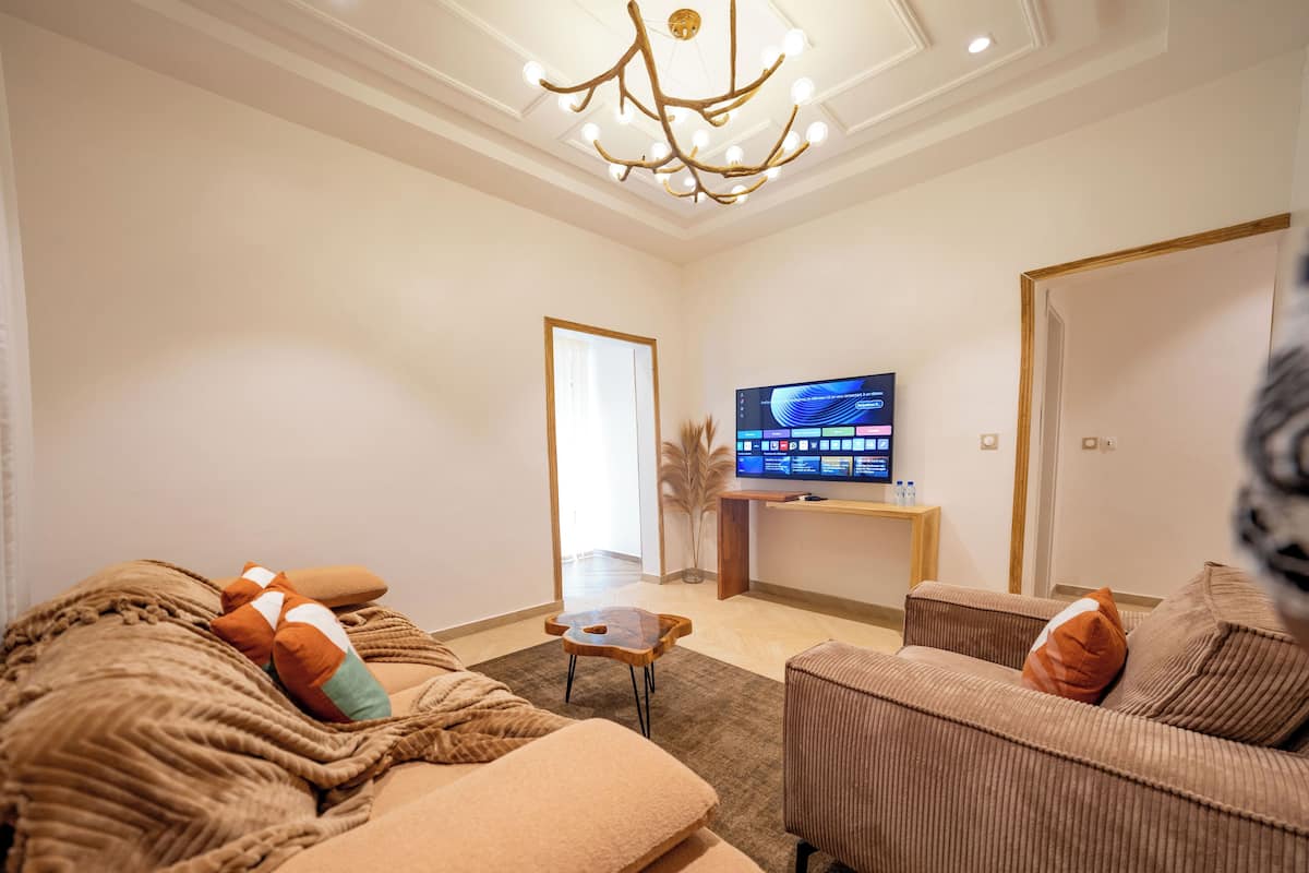 Presidential Suite, Patio, Garden View | Living area | 42-inch Smart TV with satellite channels