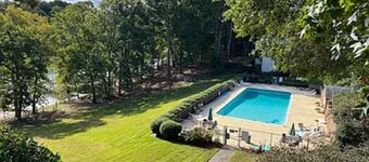 Charming 2-bedroom house with fitness room and AC in welcoming Buford