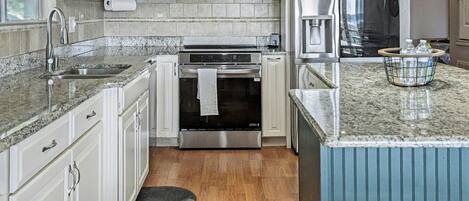 كرسي للأطفال، مائدة طعام