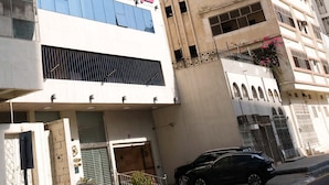 A building with a sign reading "SA BEER" and "SARA ALBARRA". - Saraya Abeer Hotel Company (Makkah)
