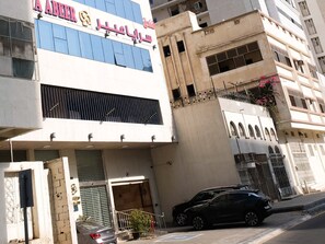 Pintu masuk hartanah