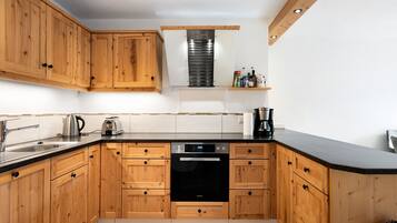 Réfrigérateur, four, plaque de cuisson, lave-vaisselle