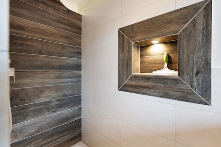 Shower, free toiletries, hair dryer, bathrobes. Holiday Home in the Tegernsee Region