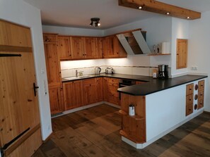 雪櫃、焗爐、爐具、洗碗機