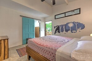 Room - 🌴3-Bedroom Villa | 5-Min Walk to Beach + Pool, Patio Kitchen & Tiki-Bar (Puerto Viejo de Talamanca)