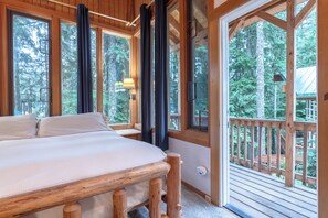 Työpöytä, silitysrauta/-lauta, ilmainen Wi-Fi, vuodevaatteet