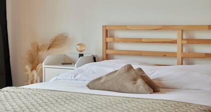 1 Bed Cabin - Sleeps 2 - Pets - Garden - Parking