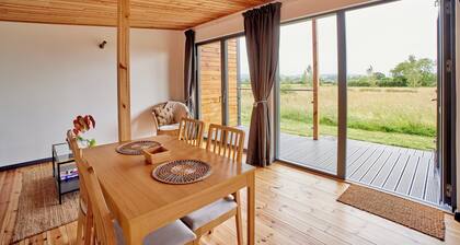 1 Bed Cabin - Sleeps 2 - Pets - Garden - Parking