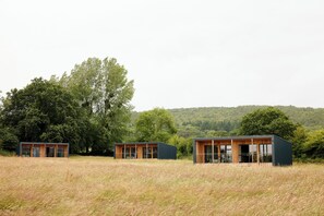 Exterior - 1 Bed Cabin - Sleeps 2 - Pets - Garden - Parking (Bristol)