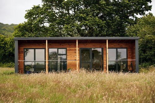 1 Bed Cabin - Sleeps 2 - Pets - Garden - Parking