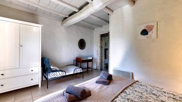 Fer et planche Ă repasser, Wi-Fi, draps fournis