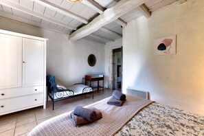 Fer et planche à repasser, Wi-Fi, draps fournis