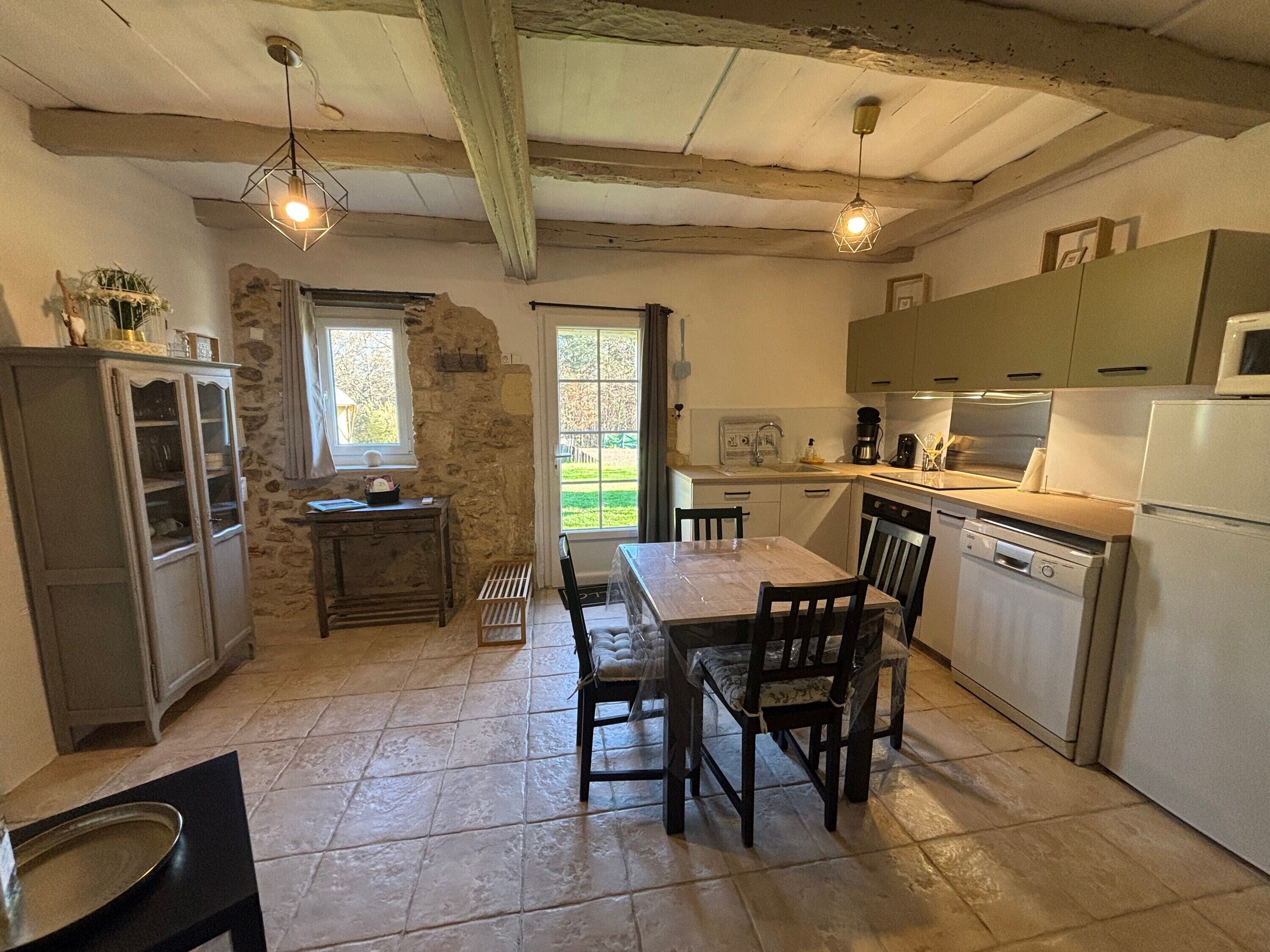 Køleskab, mikrobølgeovn, ovn, kogeplade