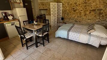 Fer et planche Ă repasser, Wi-Fi, draps fournis