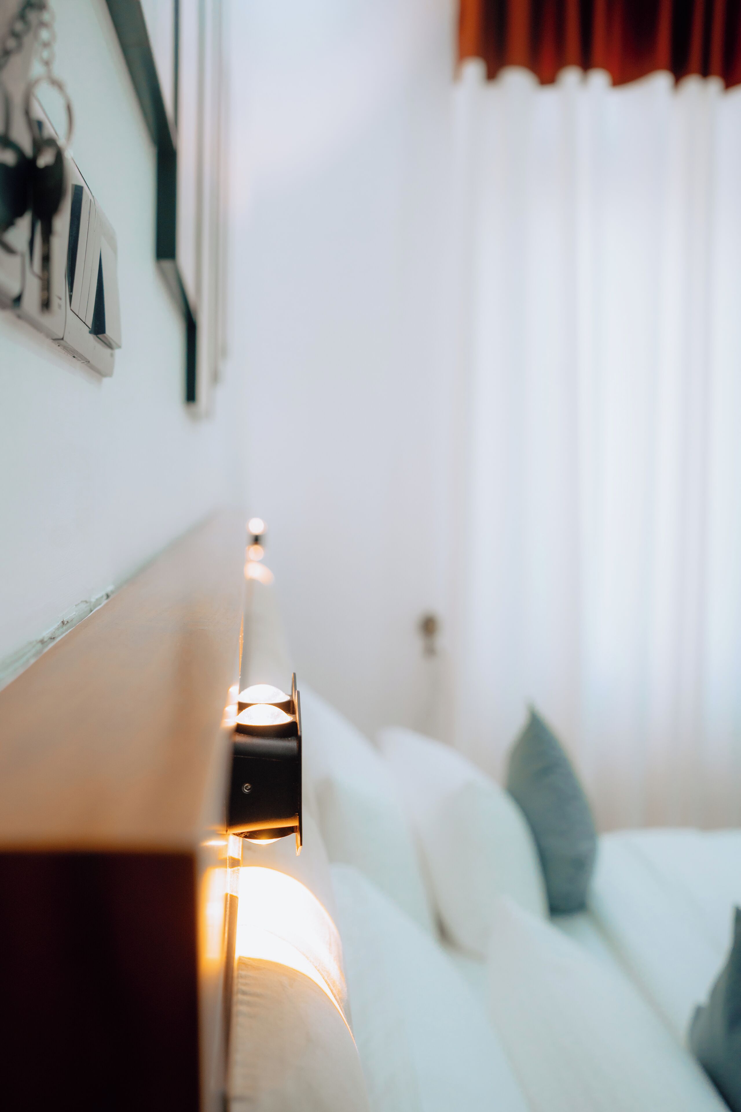 Deluxe-Doppelzimmer, Balkon, Stadtblick | Minibar, Zimmersafe, Schreibtisch, laptopgeeigneter Arbeitsplatz