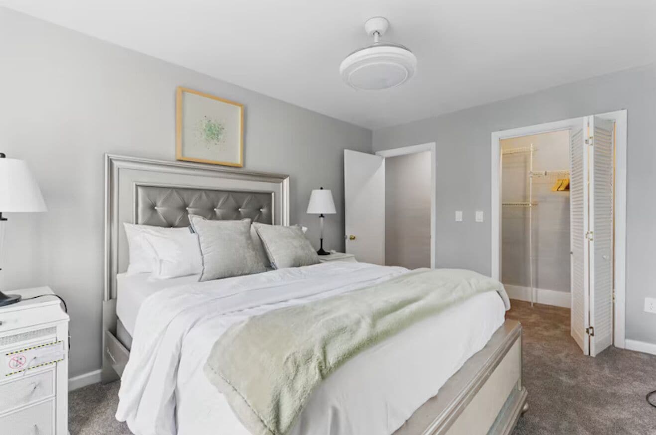 3 bedrooms, iron/ironing board, WiFi, bed sheets