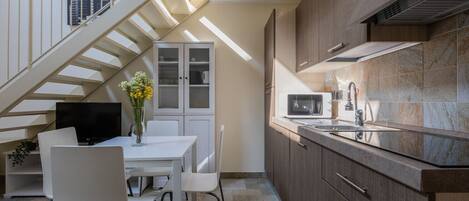 冷蔵庫、電子レンジ、食器洗い機、コーヒー / ティーメーカー