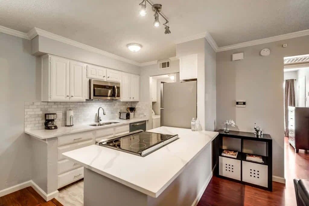 Microwave, oven, dishwasher, coffee/tea maker