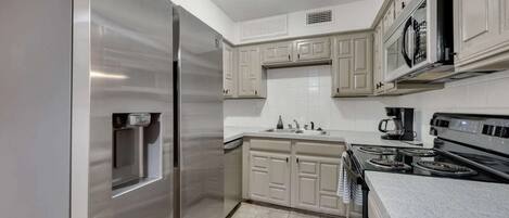 Microwave, oven, dishwasher, coffee/tea maker