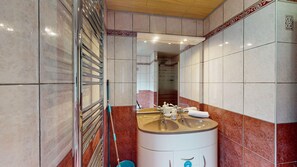 Shower, hair dryer, towels, toilet paper - At the foot of Haut Koenigsbourg 1 (Saint-Hippolyte)
