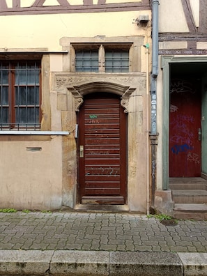 تفاصيل الفندق من الخارج