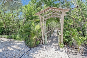 Property grounds - ☀️Perfect for Large Groups/Families | Private Preserve Access | Flamingo Bayou☀️ (Fort Myers Beach)