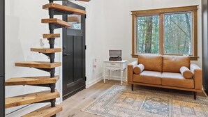 Smart TV - Muskoka Tiny Home (Windermere)