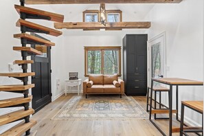 Smart TV - Muskoka Tiny Home (Windermere)