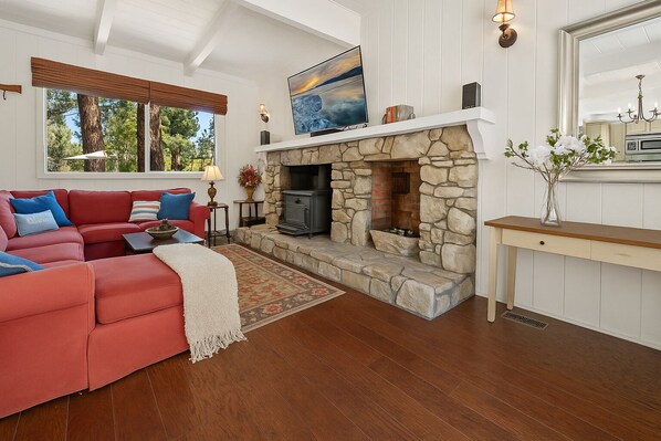Living area - Walk to the lake Gorgeous lake house (Big Bear Lake)