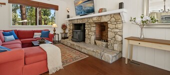 Walk to the lake Gorgeous lake house