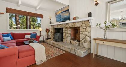 Walk to the lake Gorgeous lake house