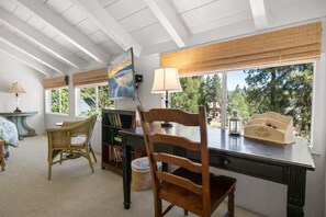 Interior - Walk to the lake Gorgeous lake house (Big Bear Lake)