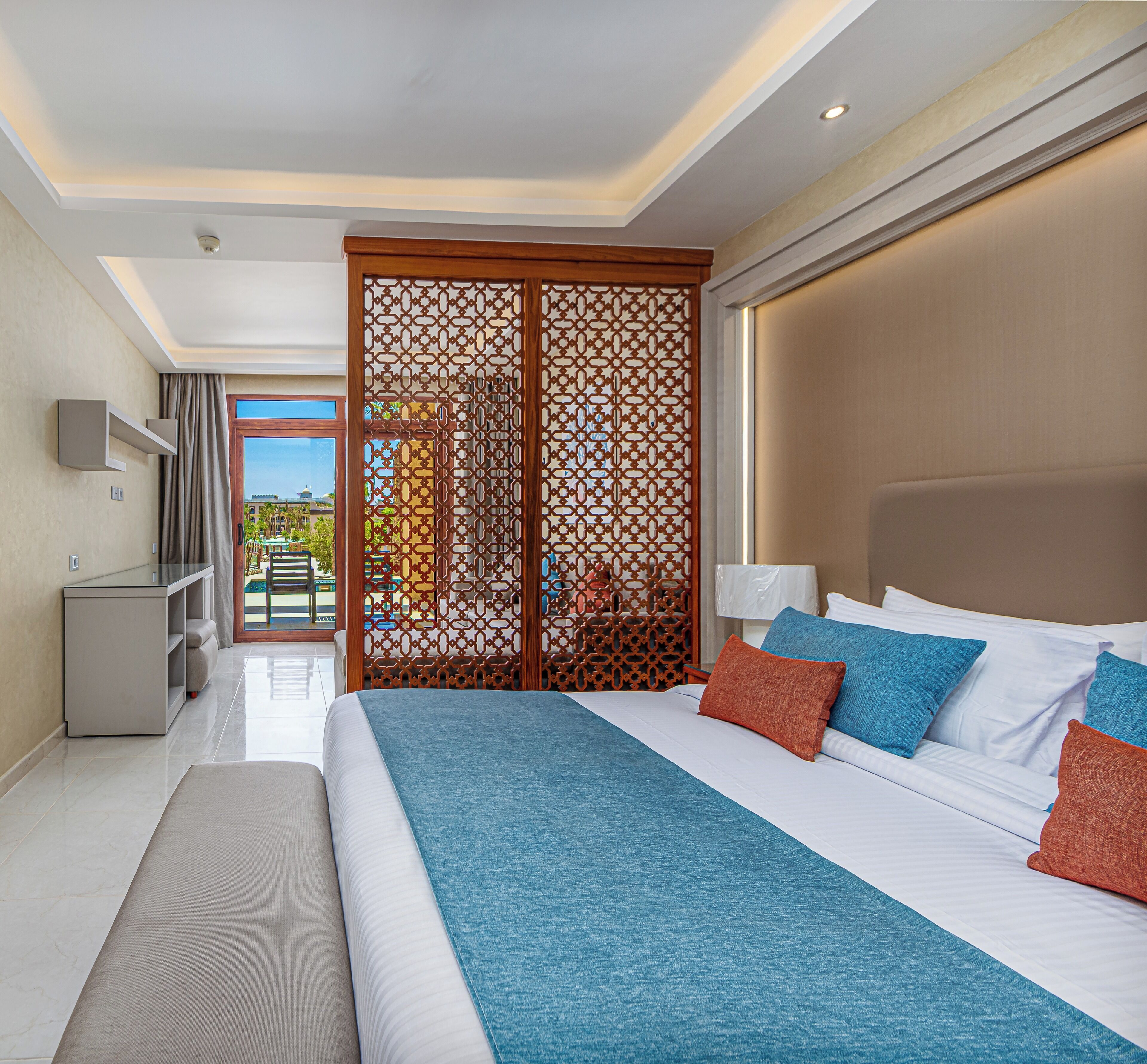 Premium bedding, free minibar, in-room safe, blackout curtains