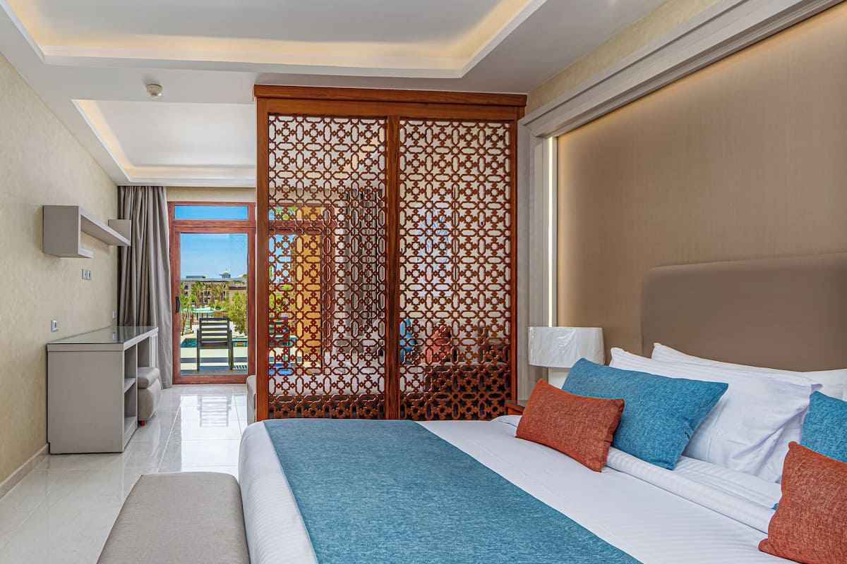 Junior Suite, Pool Access, Garden View | Premium bedding, Select Comfort beds, free minibar, in-room safe