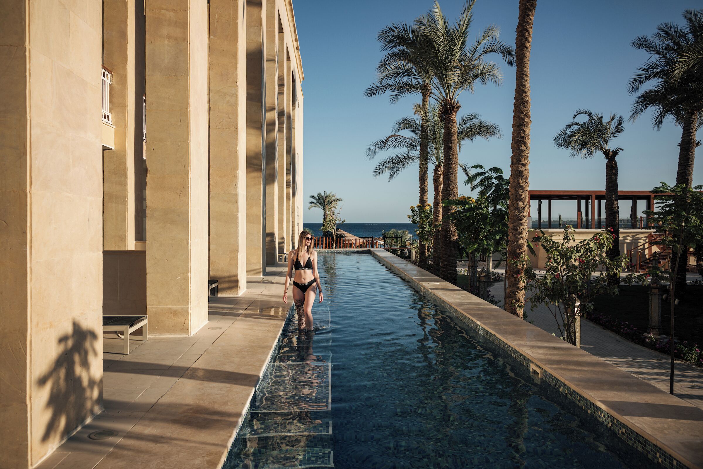 3 piscines extérieures, parasols de plage, chaises longues