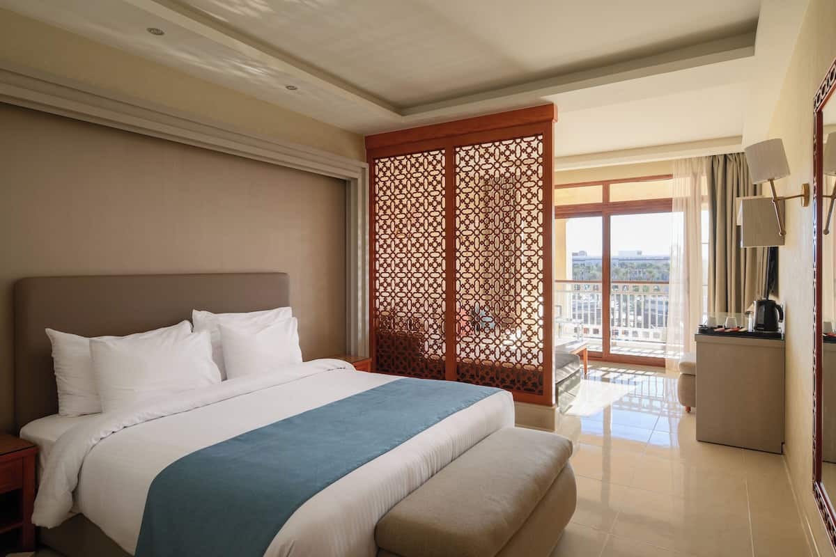 Ylelliset vuodevaatteet, ilmaiset minibaarituotteet