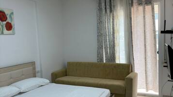 Studio | Free WiFi, bed sheets