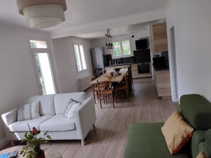 Fernseher, Bücher, Computerbildschirme