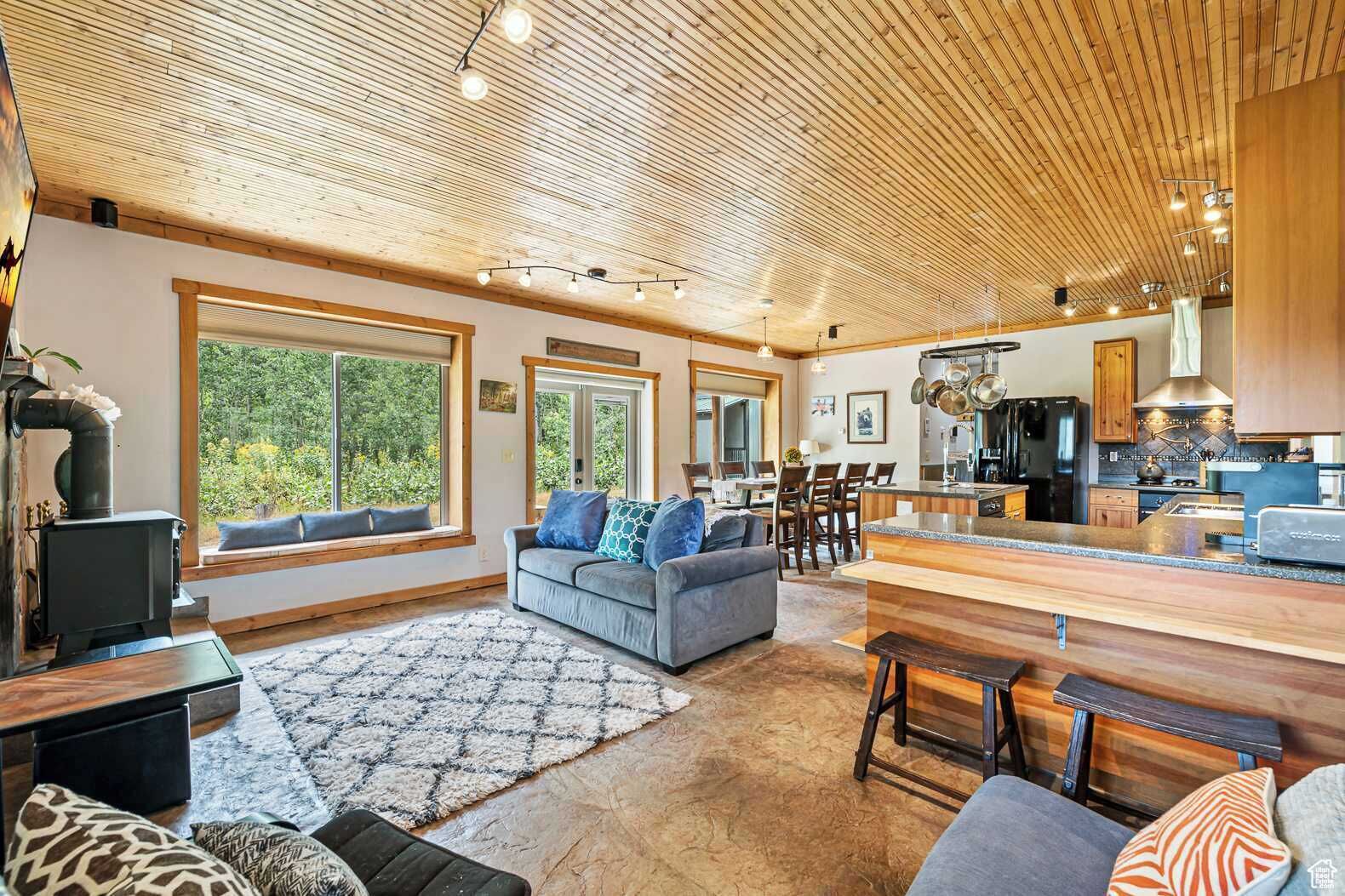 TV, fireplace, offices