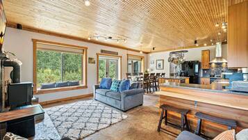 TV, fireplace, offices