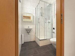 Bidet, Handtücher, Toilettenpapier