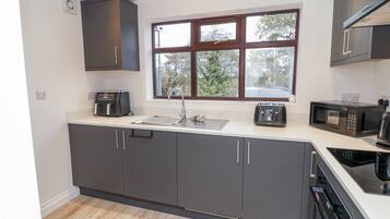 Cookware/dishes/utensils