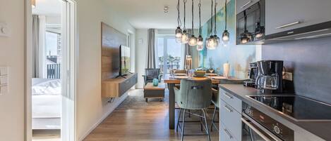 Fridge, oven, stovetop, dishwasher