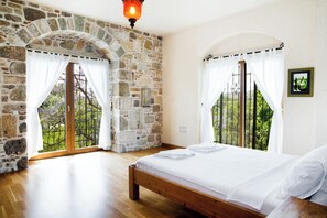 5 chambres, fer et planche à repasser, Wi-Fi gratuit, draps fournis