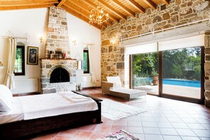 5 chambres, fer et planche à repasser, Wi-Fi gratuit, draps fournis