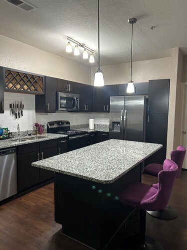 Charming 2BR/2BA Bed — Cozy, Quiet & Welcoming