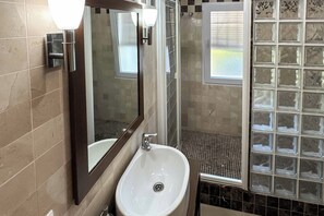 Shower, towels - Villa Laura Poblets - Three Bedroom Villa, Sleeps 6 (Els Poblets)
