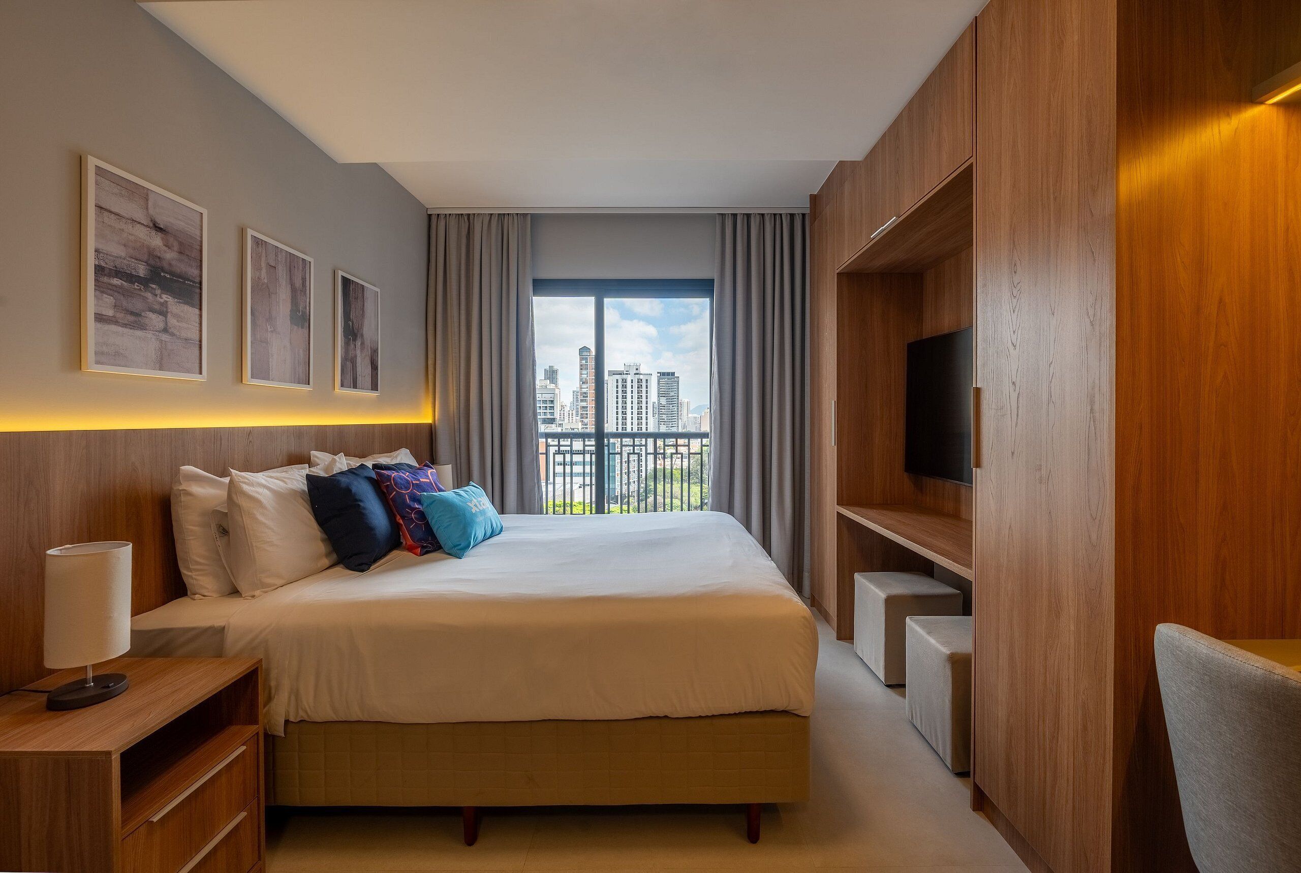 Family Studio | Laptop workspace, free WiFi