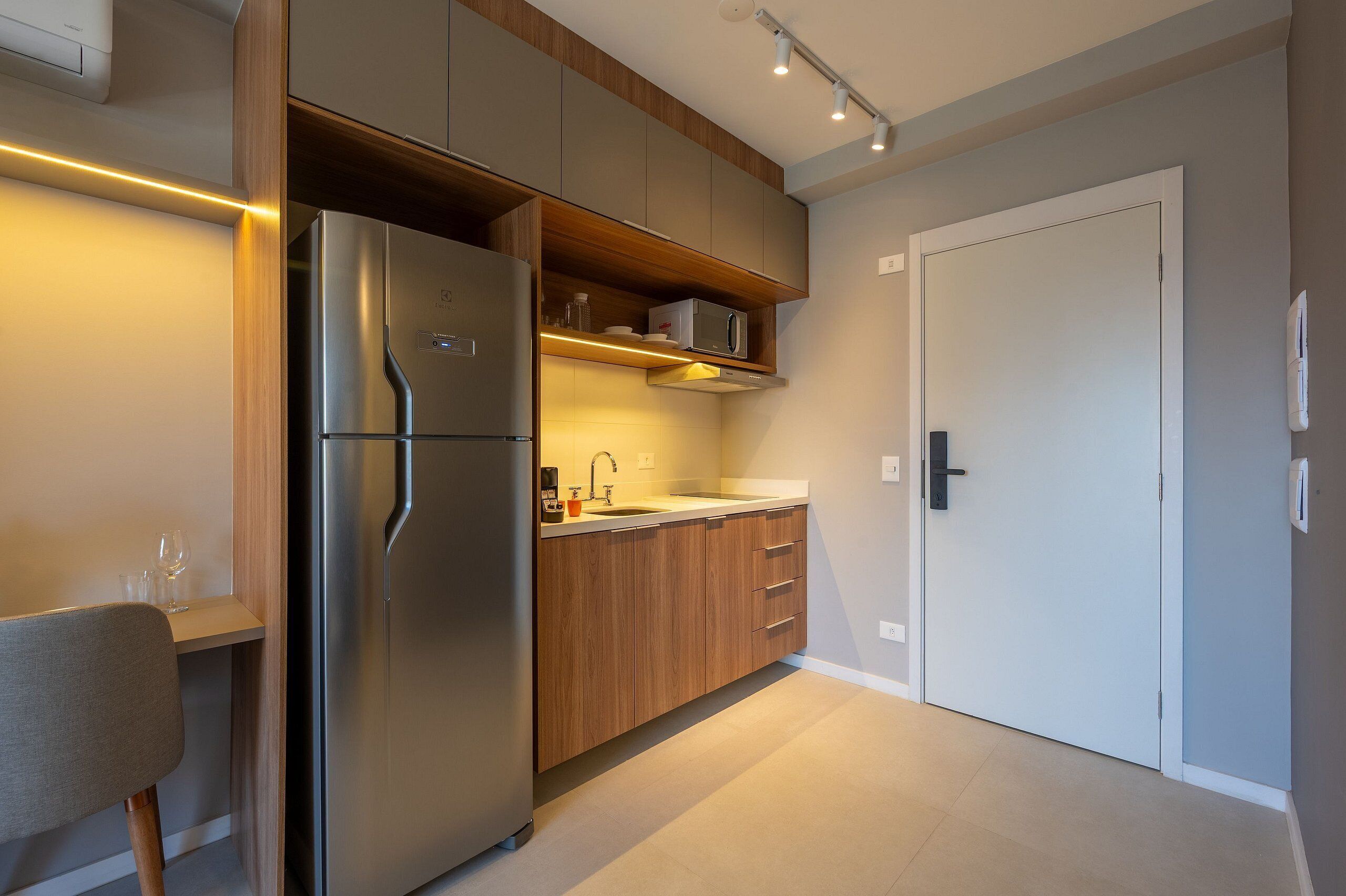 Studio | Private kitchen | Fridge, microwave, stovetop, cookware/dishes/utensils
