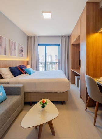 Traditional Studio | Laptop workspace, free WiFi